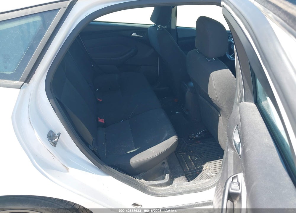 2015 FORD FOCUS VIN: 1FADP3K26FL261708
