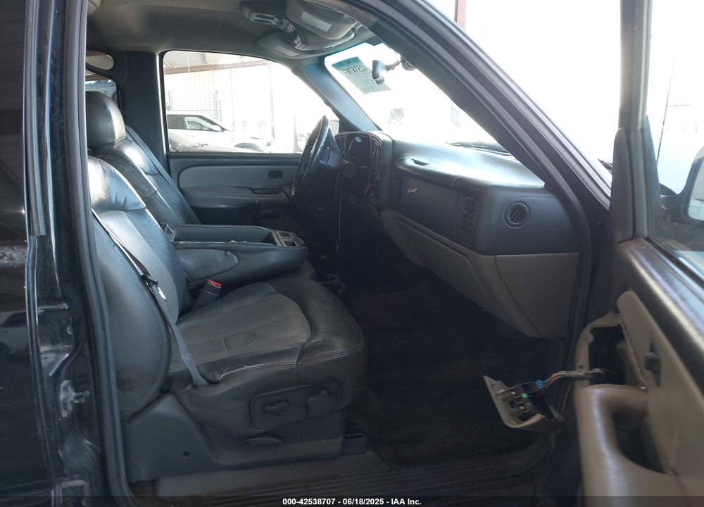 2002 CHEVROLET TAHOE LS VIN: 1GNEC13V42J188049