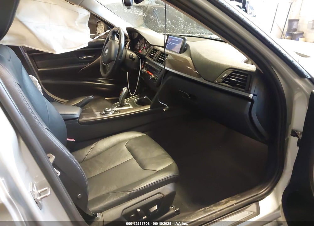 2013 BMW 3 SERIES VIN: WBA3B9C55DF587637