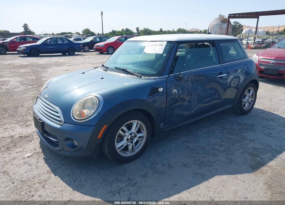 2011 MINI COOPER VIN: WMWSU3C52BT091518