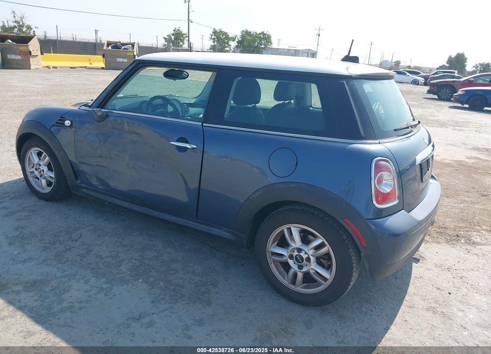 2011 MINI COOPER VIN: WMWSU3C52BT091518
