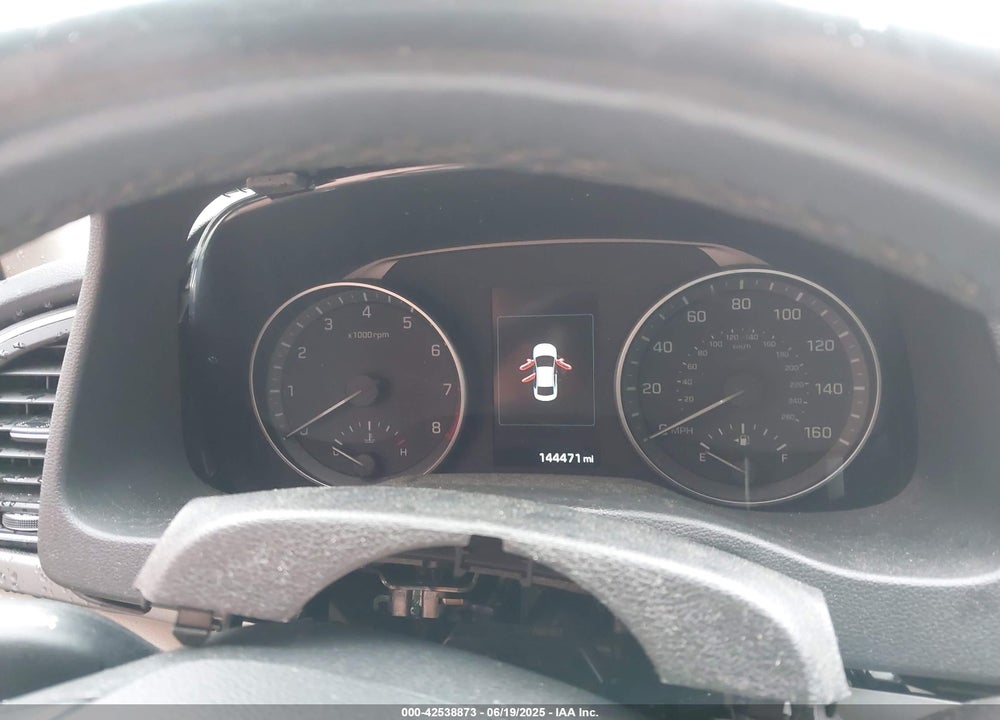 2017 HYUNDAI ELANTRA VIN: KMHD84LF0HU176645