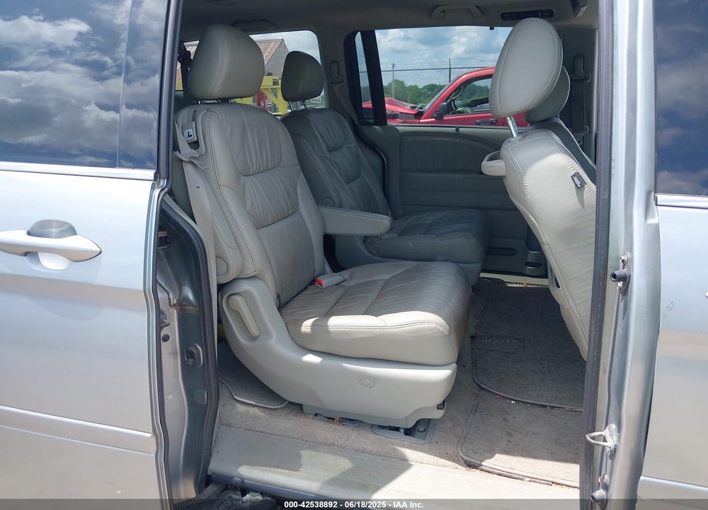 2008 HONDA ODYSSEY EX-L VIN: 5FNRL38768B058418