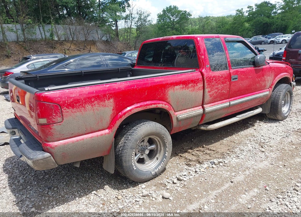 2003 CHEVROLET S-10 LS VIN: 1GCDT19X138275901