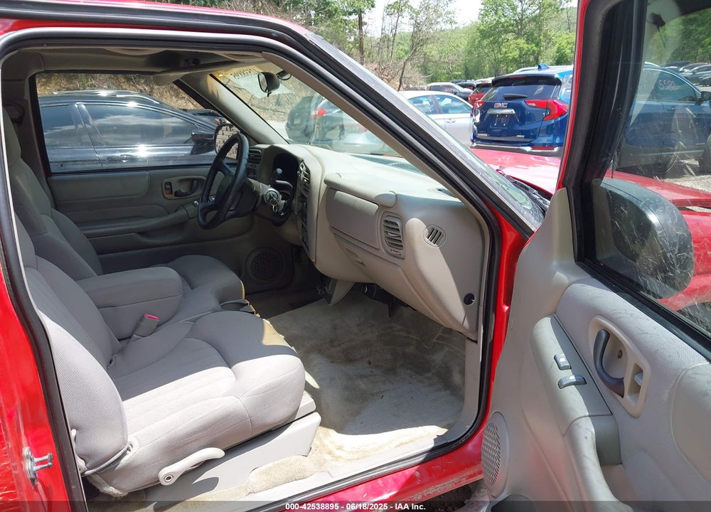 2003 CHEVROLET S-10 LS VIN: 1GCDT19X138275901