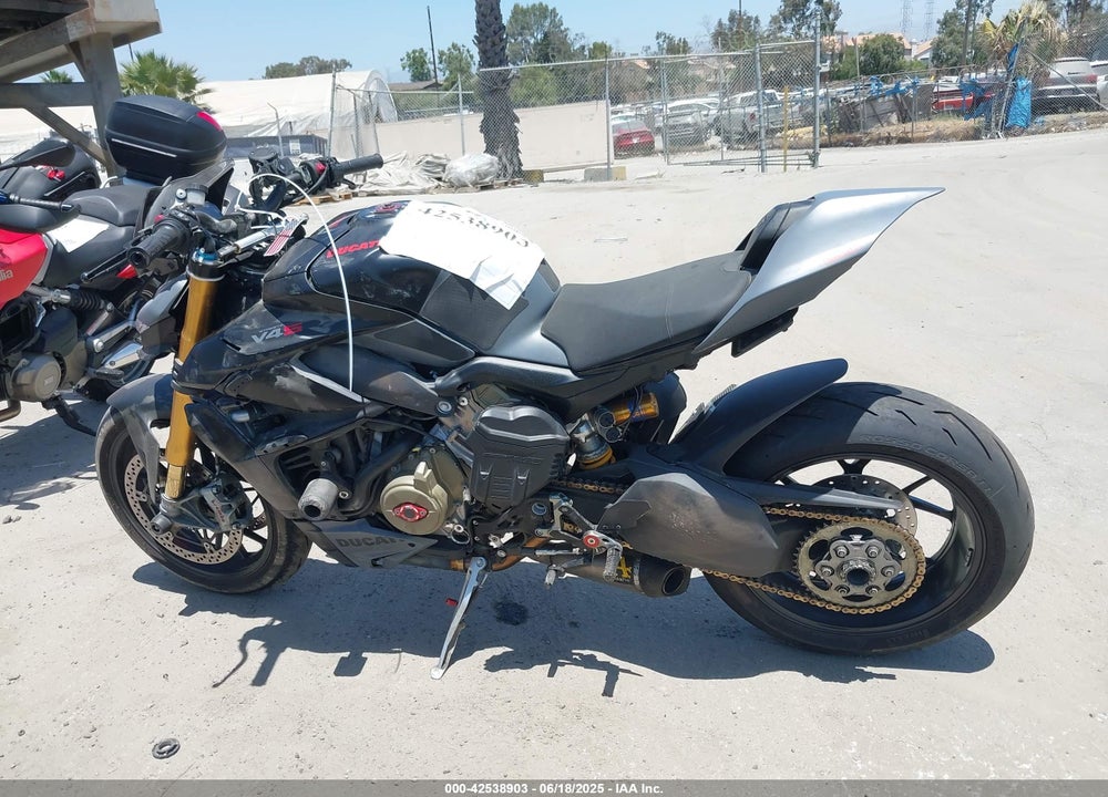 2024 DUCATI STREETFIGHTER V4/V4S VIN: ZDMFAKWW0RB009219