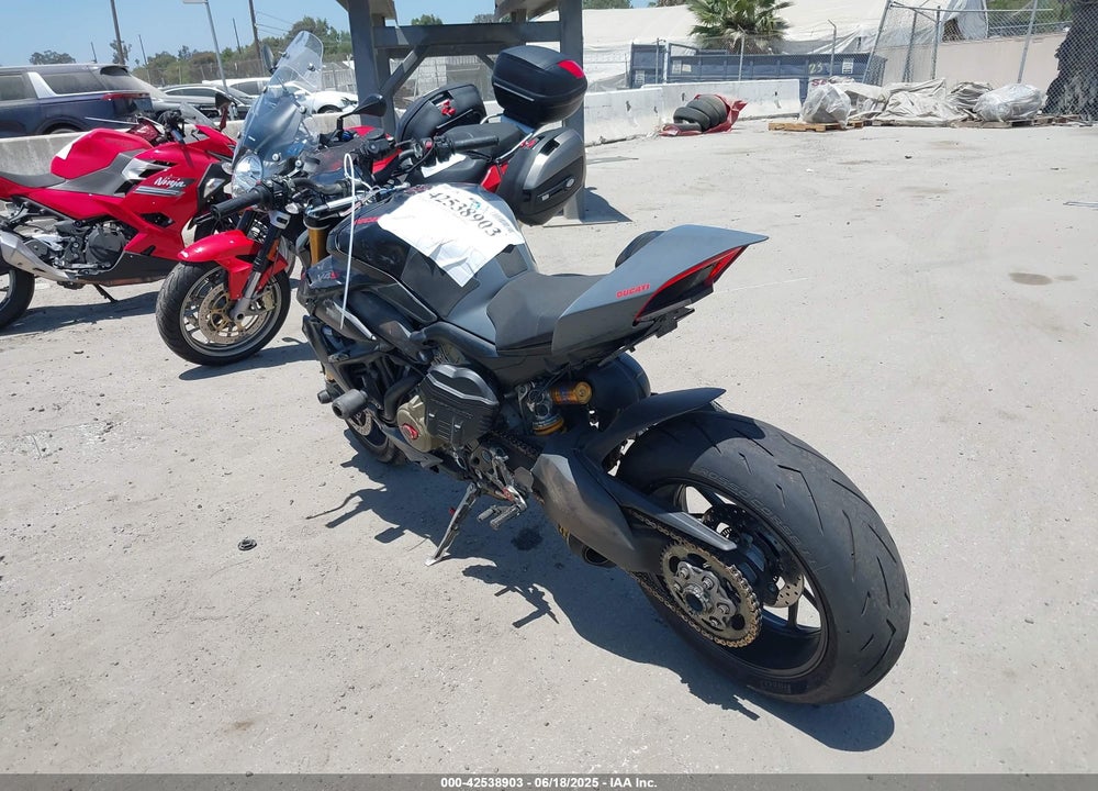 2024 DUCATI STREETFIGHTER V4/V4S VIN: ZDMFAKWW0RB009219