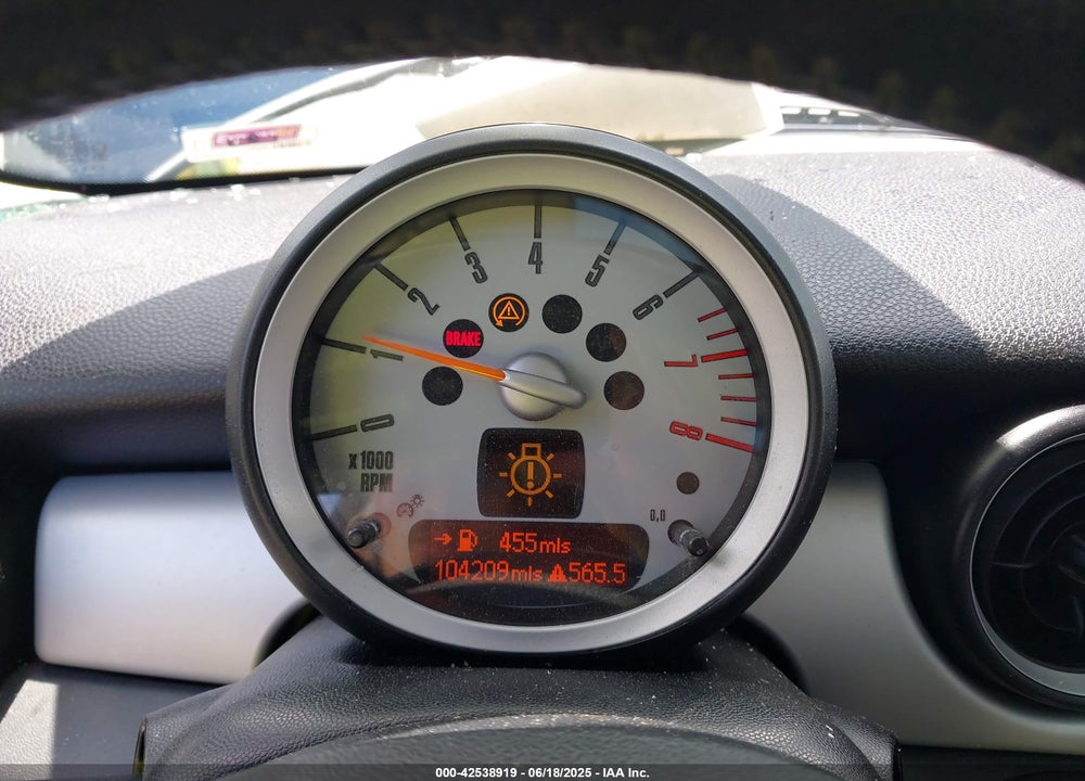2009 MINI COOPER VIN: WMWMF33509TU74290