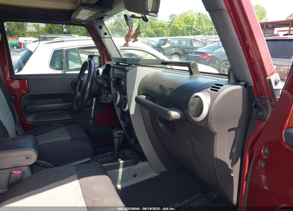 2010 JEEP WRANGLER UNLIMITED SAHARA VIN: 1J4BA5H18AL205611