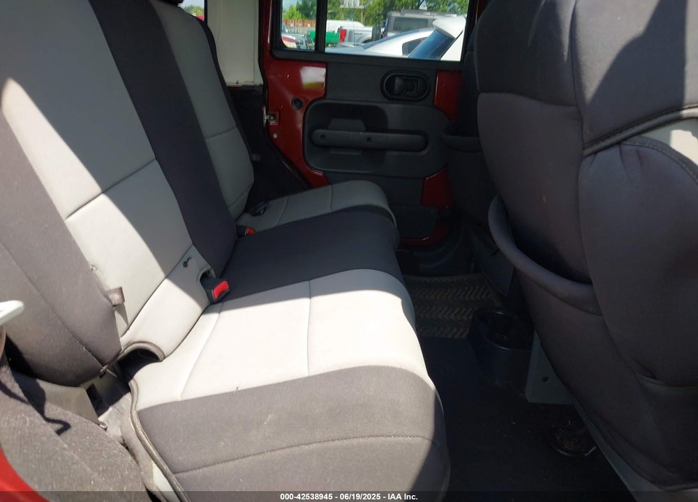 2010 JEEP WRANGLER UNLIMITED SAHARA VIN: 1J4BA5H18AL205611