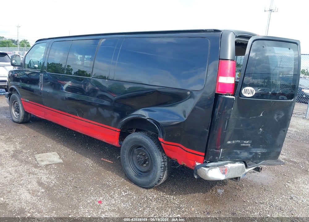 2005 CHEVROLET EXPRESS VIN: 1GAHG39U151257779