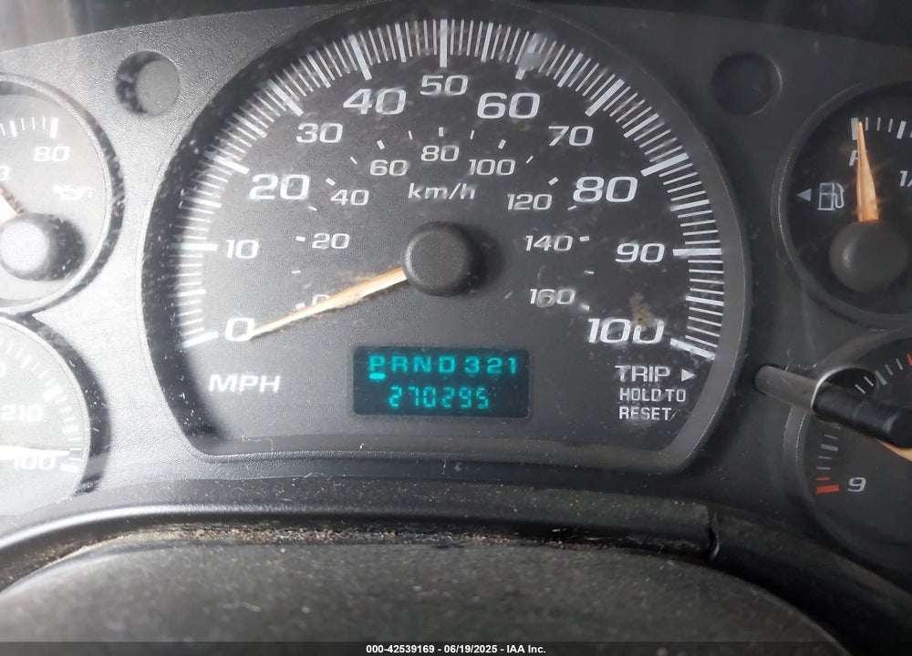 2005 CHEVROLET EXPRESS VIN: 1GAHG39U151257779