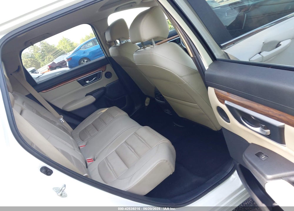 2018 HONDA CR-V VIN: 2HKRW2H87JH602331