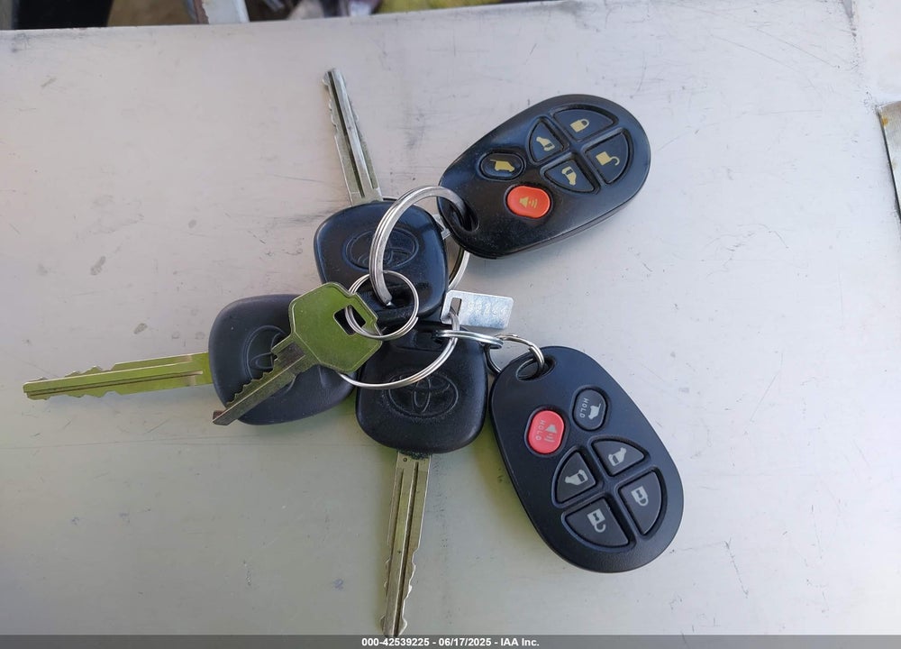 2004 TOYOTA SIENNA XLE VIN: 5TDZA22C24S120232