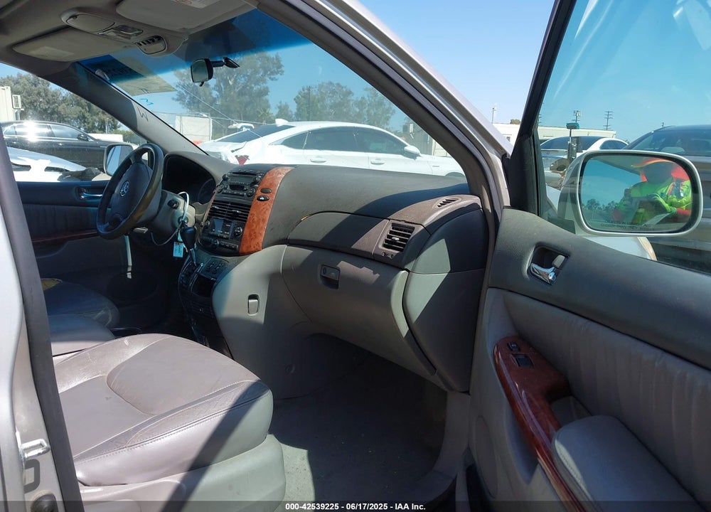 2004 TOYOTA SIENNA XLE VIN: 5TDZA22C24S120232