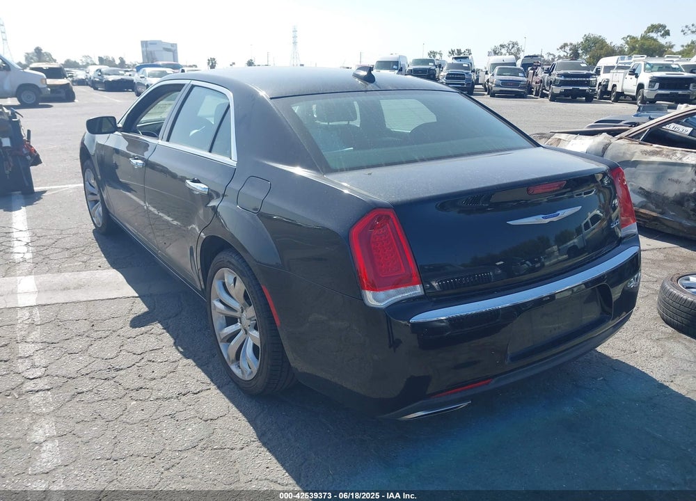 2019 CHRYSLER 300 LIMITED VIN: 2C3CCAEG4KH690581