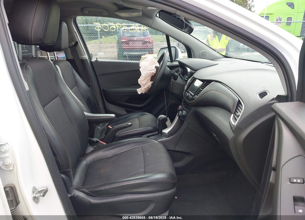 2018 CHEVROLET TRAX VIN: 3GNCJLSB1JL285667