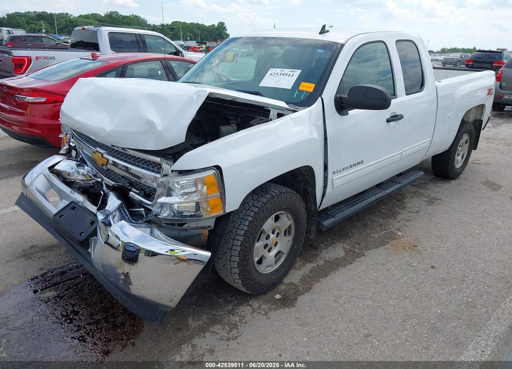 2013 CHEVROLET SILVERADO 1500 LT VIN: 1GCRKSE74DZ258171