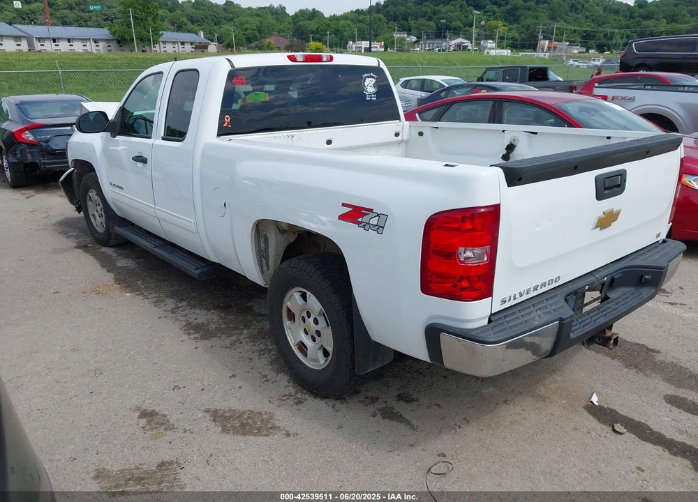 2013 CHEVROLET SILVERADO 1500 LT VIN: 1GCRKSE74DZ258171