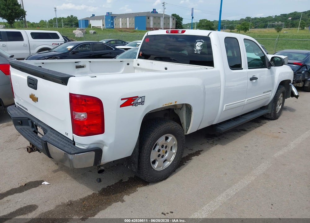 2013 CHEVROLET SILVERADO 1500 LT VIN: 1GCRKSE74DZ258171