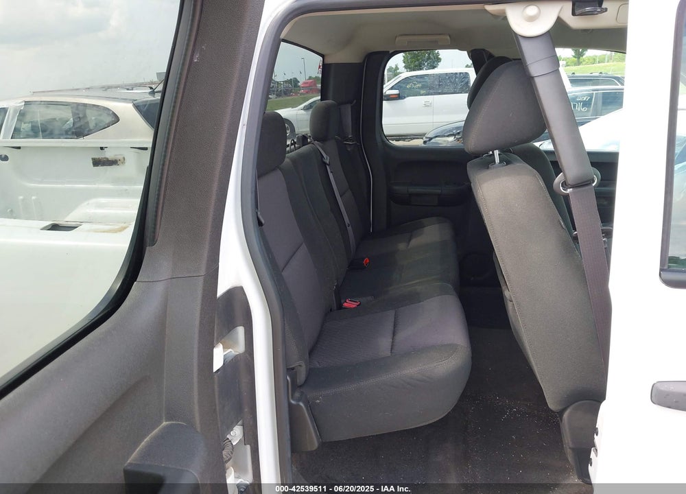 2013 CHEVROLET SILVERADO 1500 LT VIN: 1GCRKSE74DZ258171