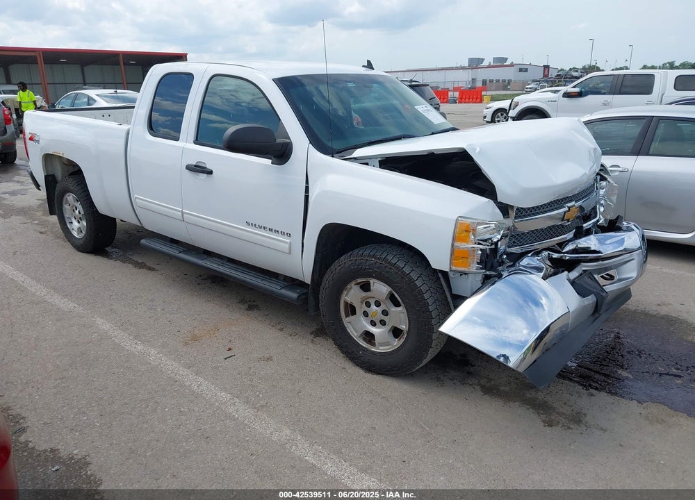 2013 CHEVROLET SILVERADO 1500 LT VIN: 1GCRKSE74DZ258171
