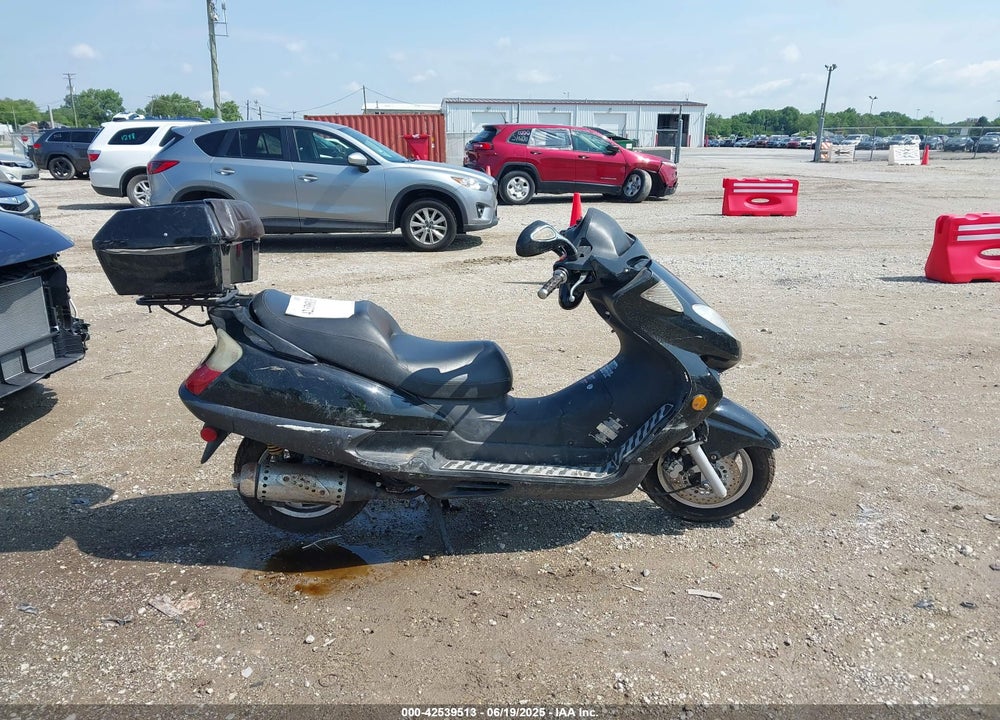 2011 JONWAY MOTORCYCLE VIN: L8YTCKPB2BM050015