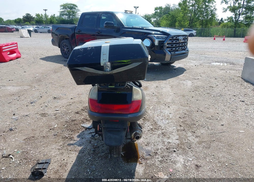 2011 JONWAY MOTORCYCLE VIN: L8YTCKPB2BM050015