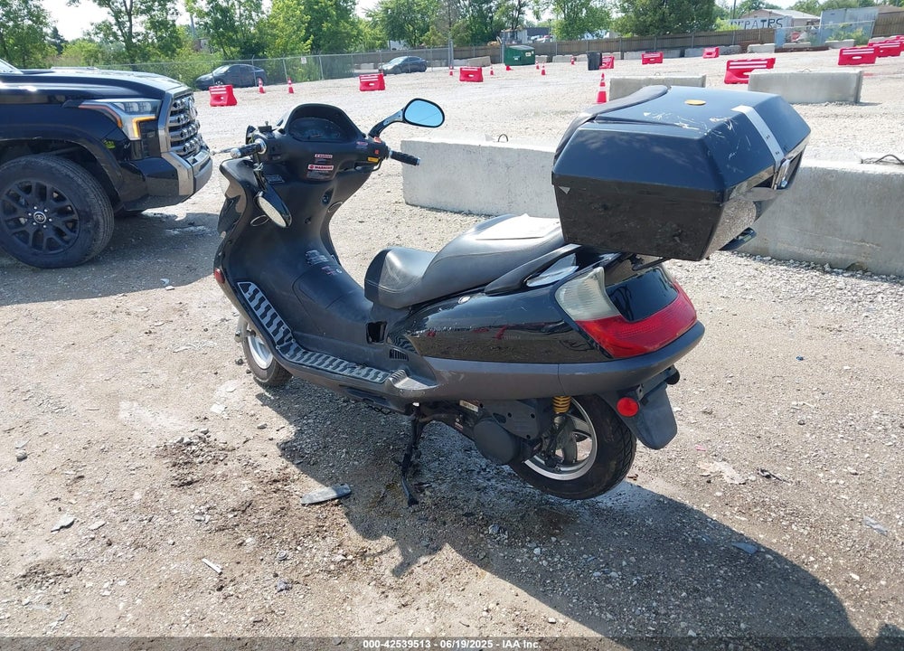 2011 JONWAY MOTORCYCLE VIN: L8YTCKPB2BM050015