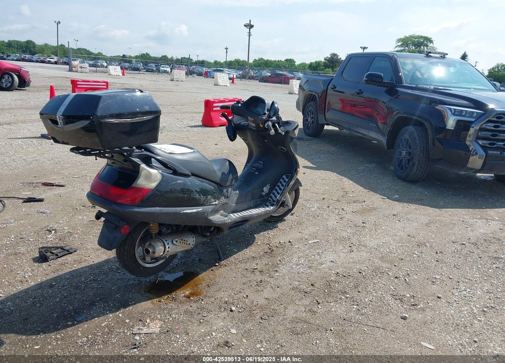 2011 JONWAY MOTORCYCLE VIN: L8YTCKPB2BM050015