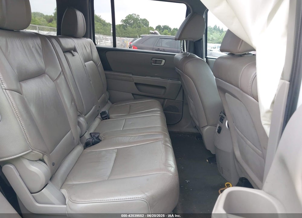 2014 HONDA PILOT EX-L VIN: 5FNYF4H51EB026883
