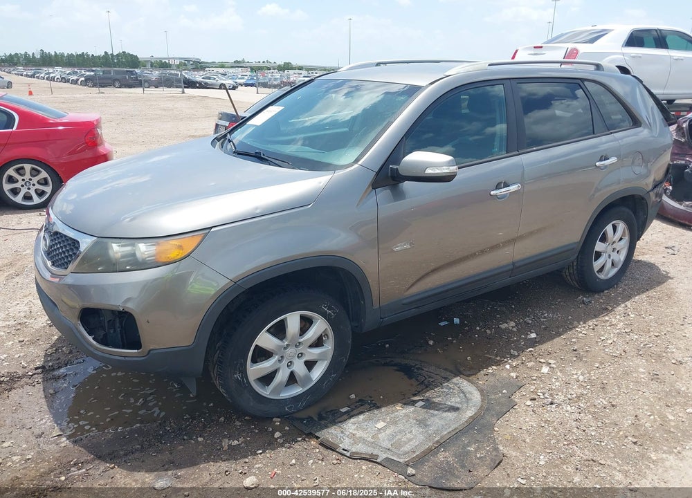 2011 KIA SORENTO VIN: 5XYKT3A13BG172805