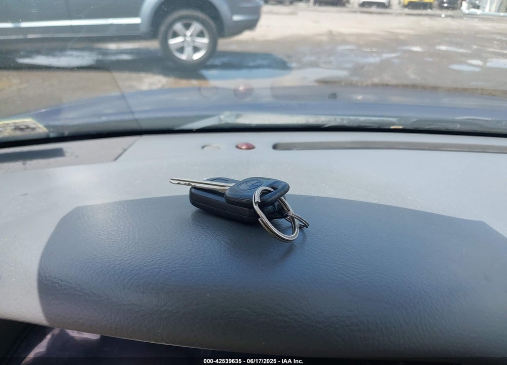 2005 TOYOTA CAMRY LE VIN: 4T1BE30K45U033169