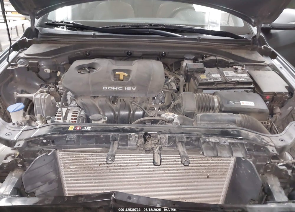 2017 HYUNDAI ELANTRA VIN: KMHD84LF4HU351186