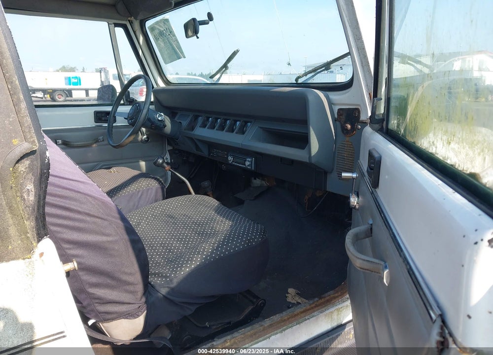 1990 JEEP WRANGLER / YJ S VIN: 2J4FY19E5LJ525128