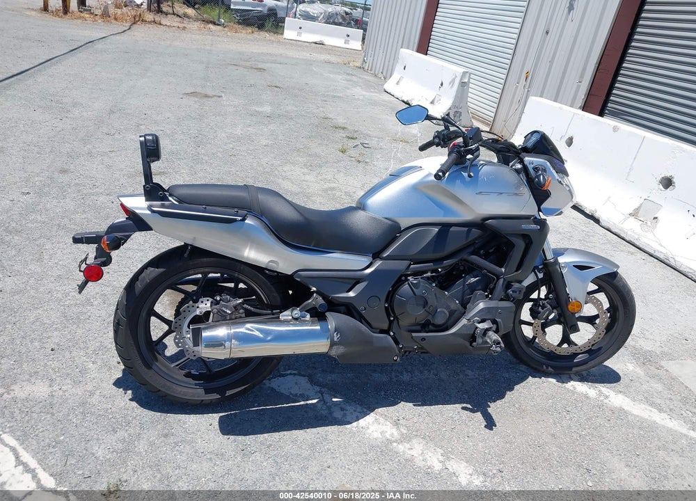 2016 HONDA CTX700 N VIN: JH2RC6816GK200028