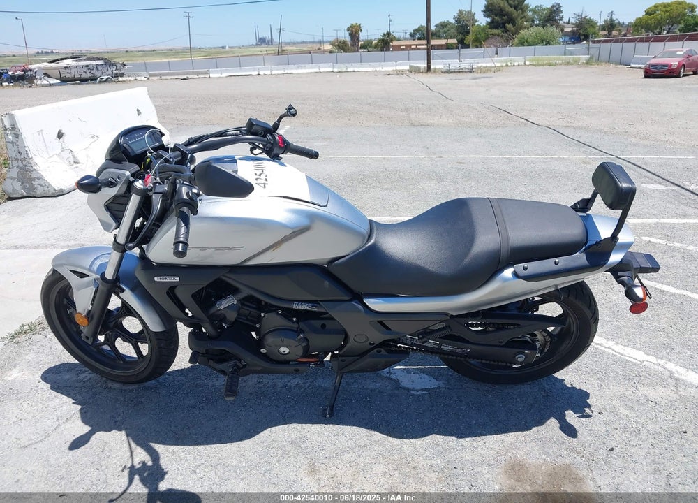 2016 HONDA CTX700 N VIN: JH2RC6816GK200028