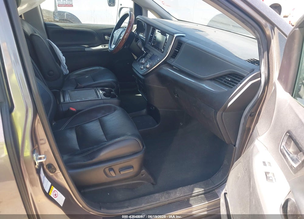 2019 TOYOTA SIENNA VIN: 5TDEZ3DC7KS223251