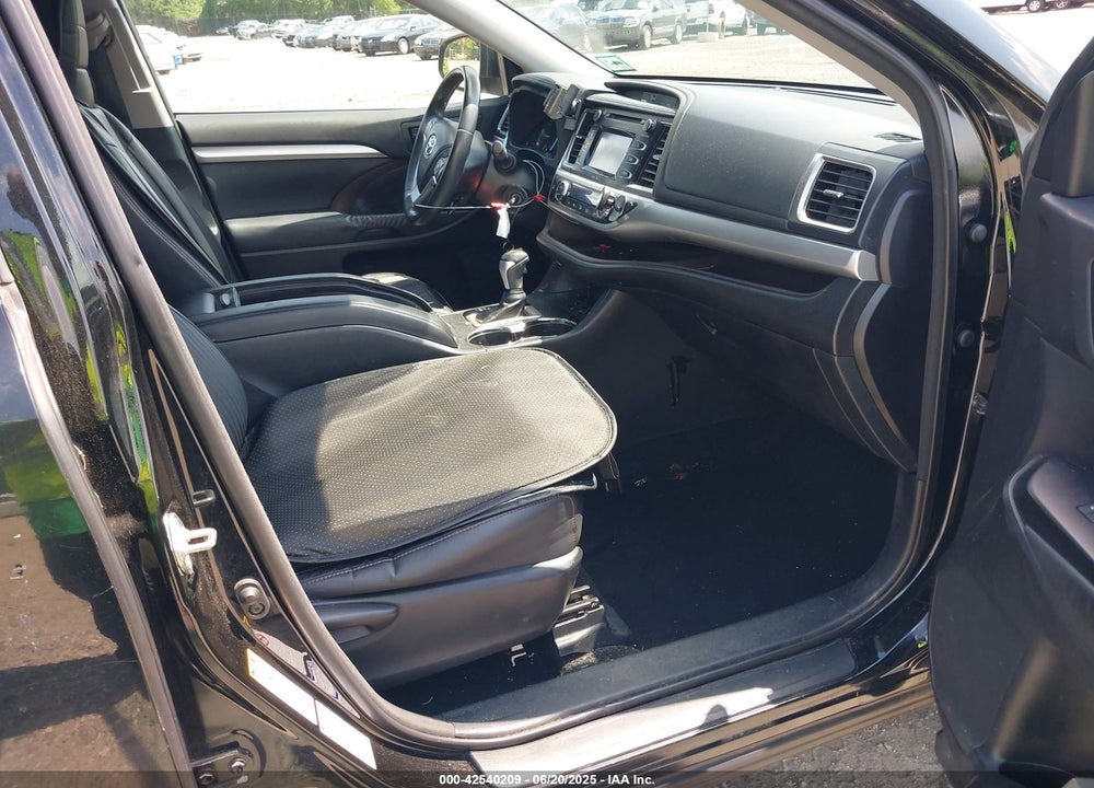 2014 TOYOTA HIGHLANDER LE PLUS V6 VIN: 5TDBKRFH6ESO42391