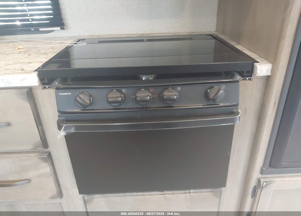 2019 GRAND DESIGN RECREAT TRANSCEND SERIES M-2 VIN: 573TT3222K8802826
