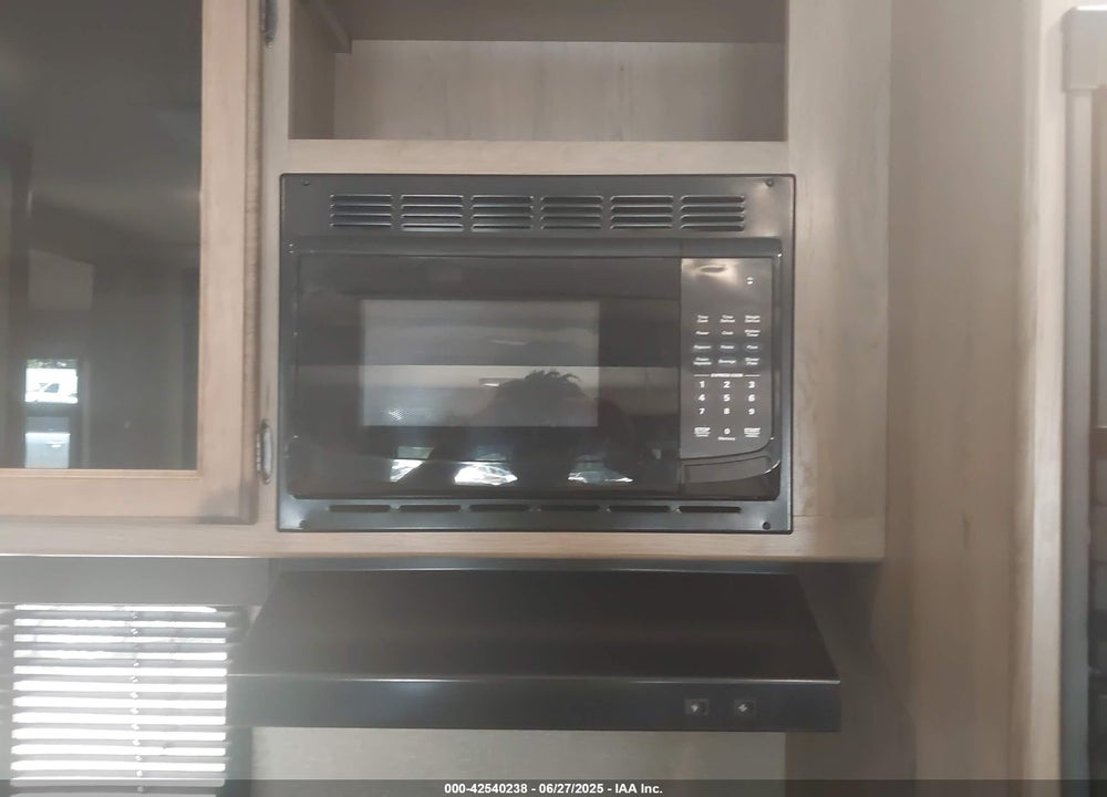 2019 GRAND DESIGN RECREAT TRANSCEND SERIES M-2 VIN: 573TT3222K8802826