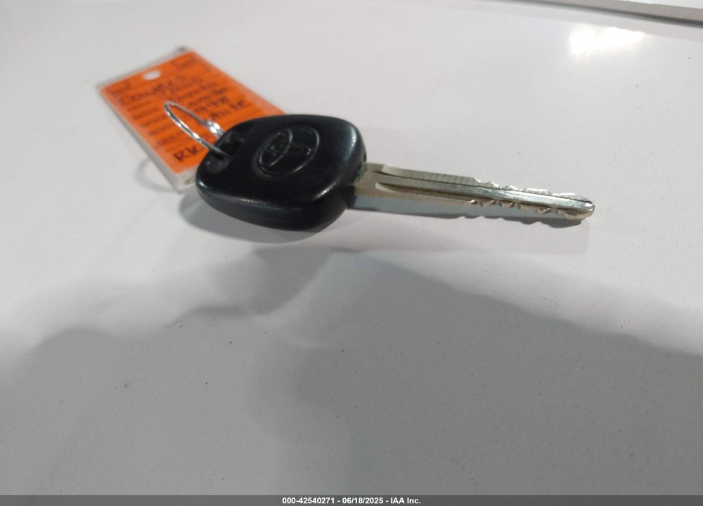2005 TOYOTA COROLLA LE VIN: 2T1BR32E15C327772