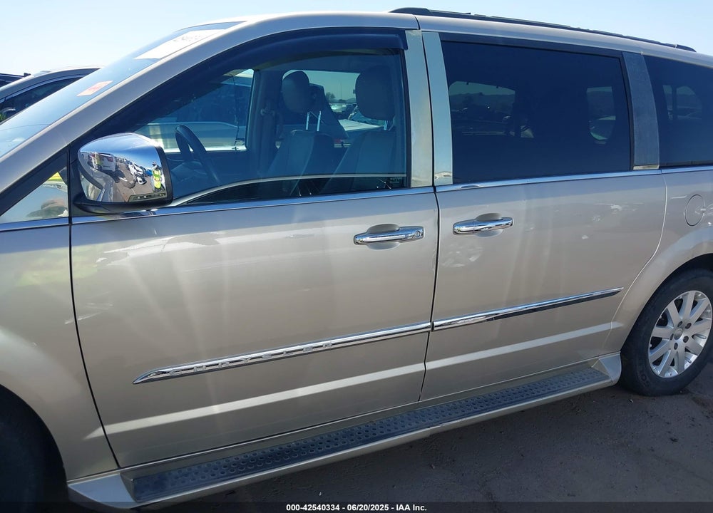 2012 CHRYSLER TOWN & COUNTRY VIN: 2C4RC1CG1CR237751
