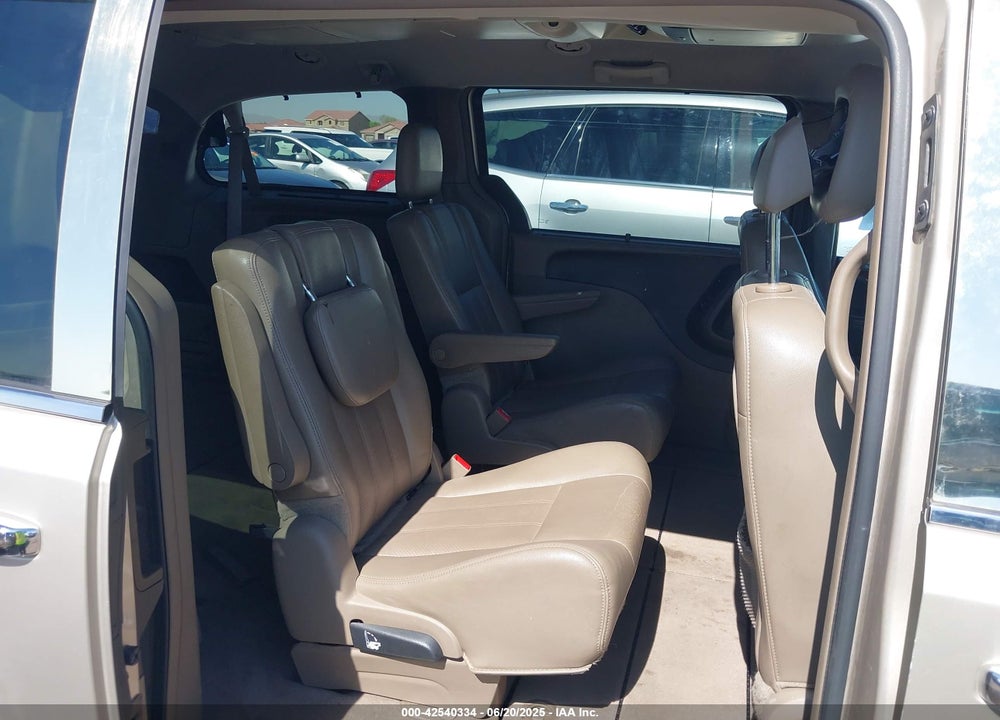 2012 CHRYSLER TOWN & COUNTRY VIN: 2C4RC1CG1CR237751