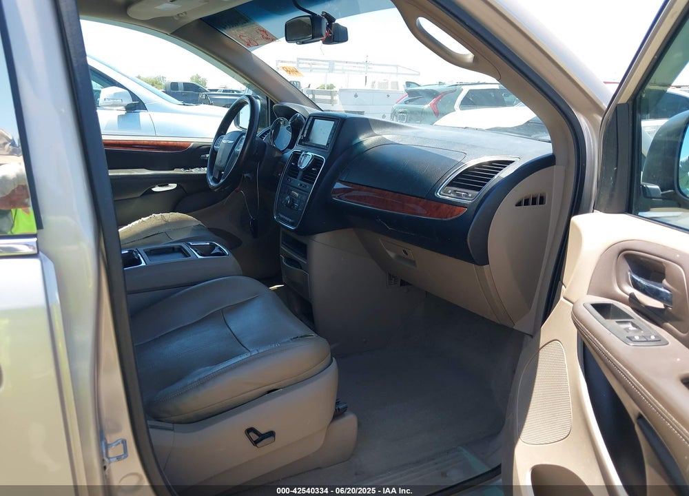 2012 CHRYSLER TOWN & COUNTRY VIN: 2C4RC1CG1CR237751