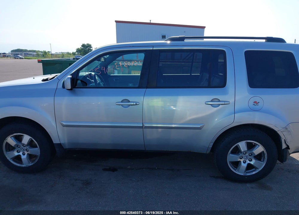 2011 HONDA PILOT VIN: 5FNYF4H64BB029801