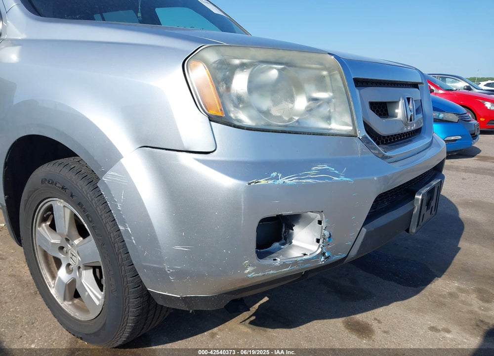 2011 HONDA PILOT VIN: 5FNYF4H64BB029801