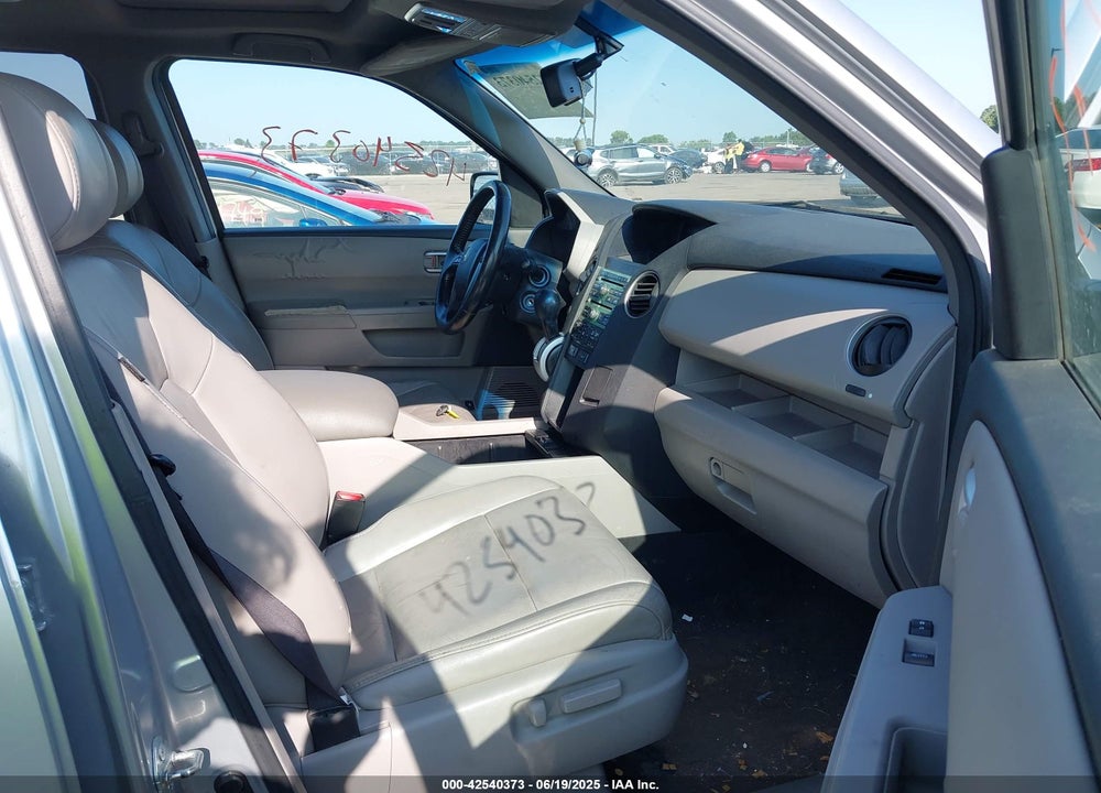 2011 HONDA PILOT VIN: 5FNYF4H64BB029801