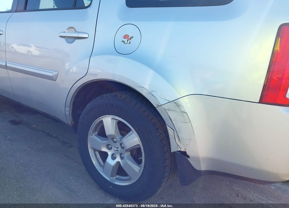 2011 HONDA PILOT VIN: 5FNYF4H64BB029801