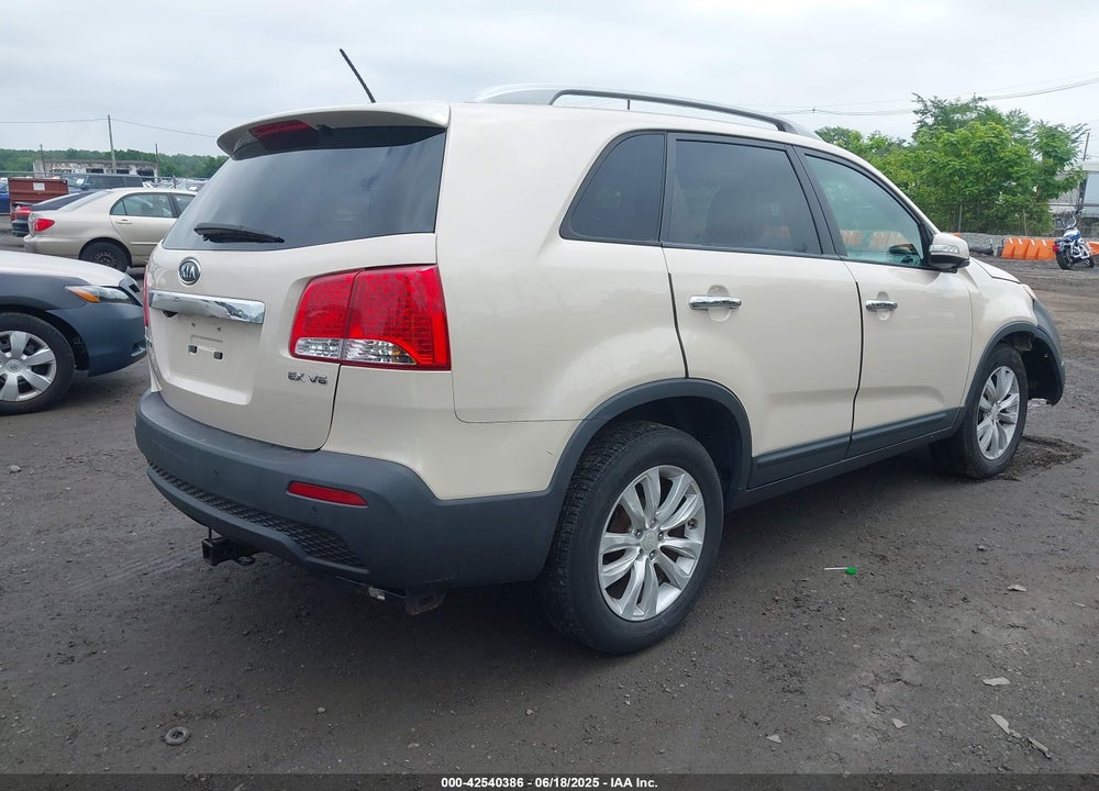 2011 KIA SORENTO VIN: 5XYKU4A26BG063539